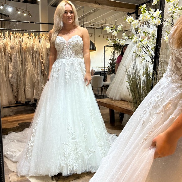 Morilee Wedding Dress: NEW. Unaltered. Color porcelain, Detachable sleeves - Picture 3 of 7